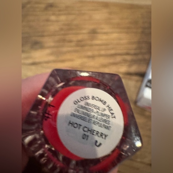 NEW IN BOX Fenty Gloss Bomb Heat Universal Lip Luminizer & Plumper~Hot Cherry - Picture 13 of 13